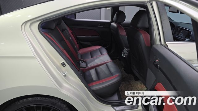 Hyundai AVANTE 2017 — photo 17