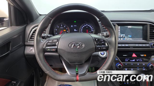 Hyundai AVANTE 2017 — photo 20