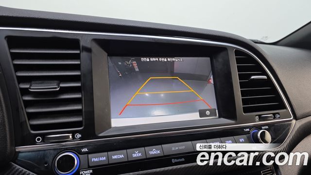 Hyundai AVANTE 2017 — photo 21