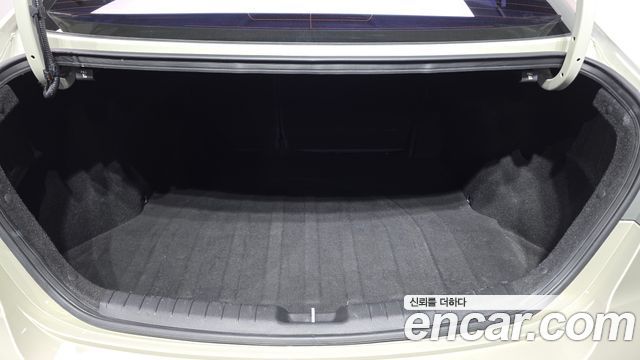 Hyundai AVANTE 2017 — photo 22