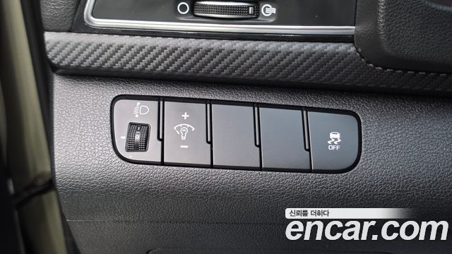 Hyundai AVANTE 2017 — photo 25
