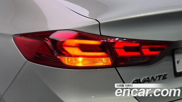 Hyundai AVANTE 2017 — photo 9