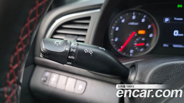 Hyundai AVANTE 2017 — photo 28