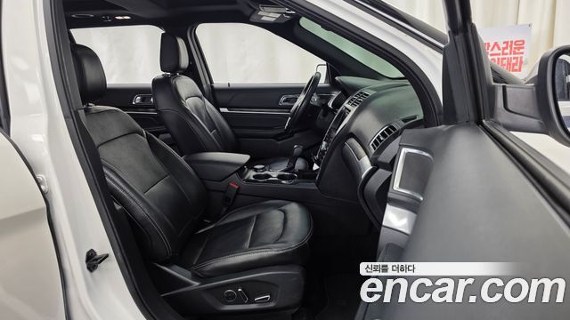 Ford Explorer 2018 — photo 17
