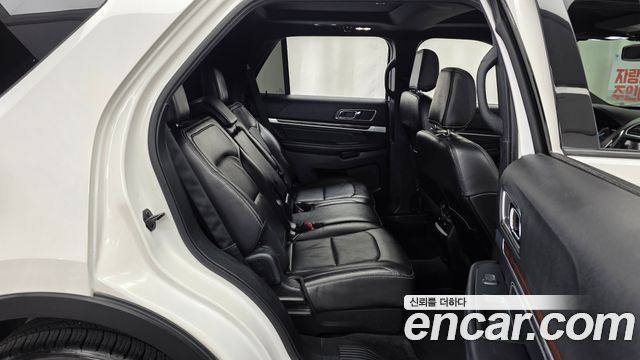 Ford Explorer 2018 — photo 18