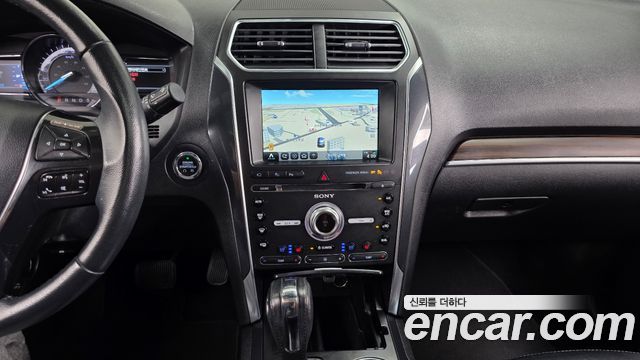 Ford Explorer 2018 — photo 20