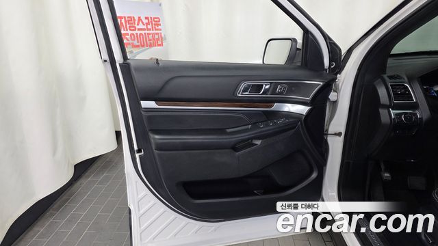 Ford Explorer 2018 — photo 14