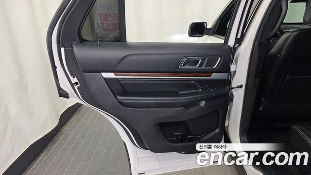 Ford Explorer 2018 — photo 15