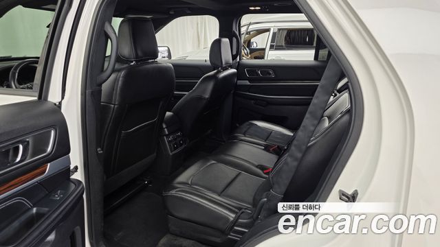 Ford Explorer 2018 — photo 16