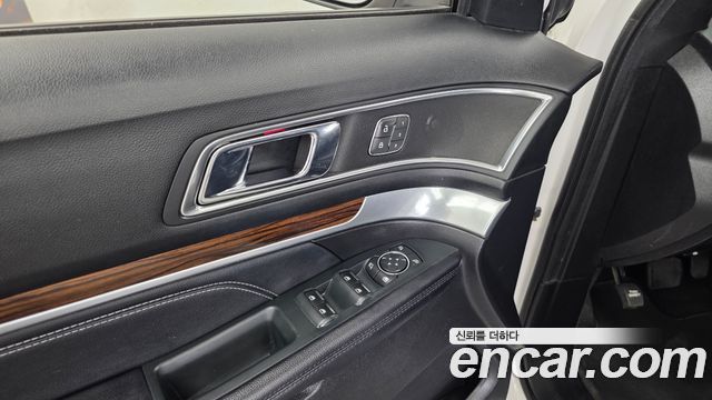 Ford Explorer 2018 — photo 36