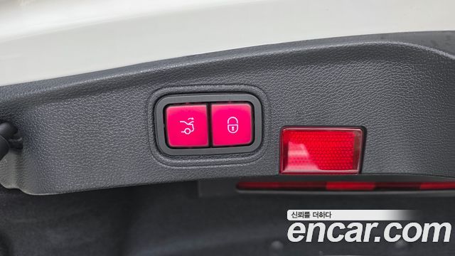 Mercedes-Benz C-Class 2021 — photo 28