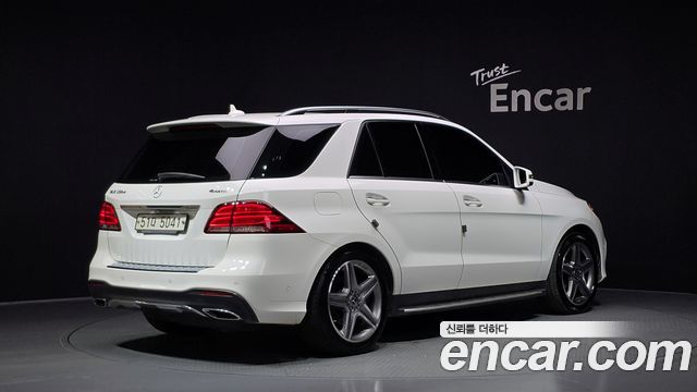 Mercedes-Benz GLE-Class 2018 — photo 2