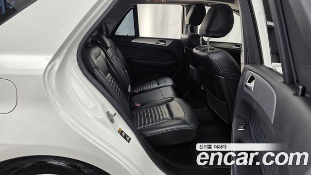 Mercedes-Benz GLE-Class 2018 — photo 12