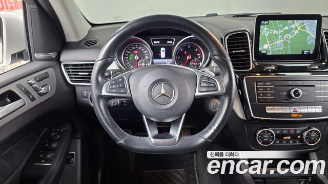 Mercedes-Benz GLE-Class 2018 — photo 13