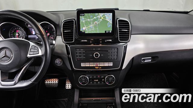 Mercedes-Benz GLE-Class 2018 — photo 14