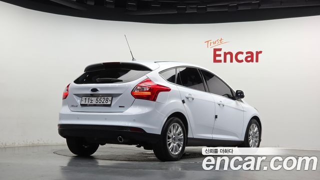 Ford Focus 2015 — photo 2