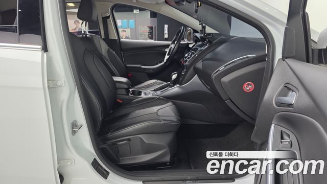 Ford Focus 2015 — photo 11