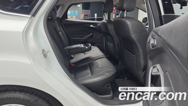 Ford Focus 2015 — photo 12