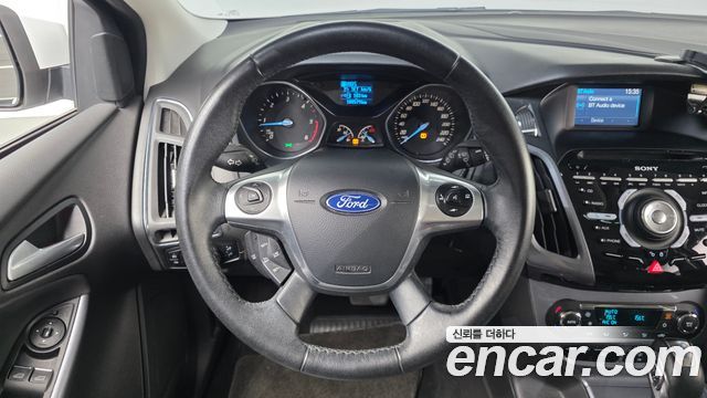 Ford Focus 2015 — photo 13