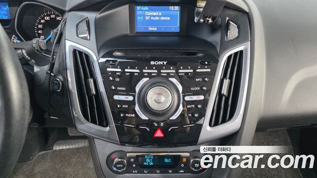 Ford Focus 2015 — photo 14