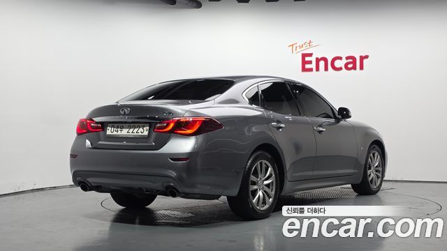 Infiniti Q70 2017 — photo 2