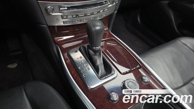 Infiniti Q70 2017 — photo 9