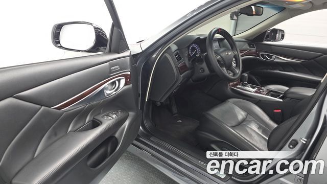 Infiniti Q70 2017 — photo 10