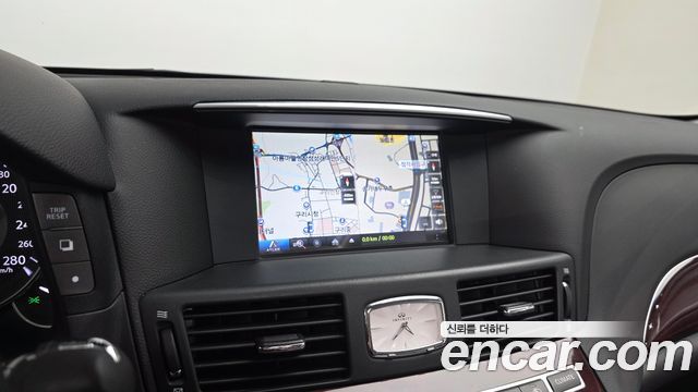 Infiniti Q70 2017 — photo 14