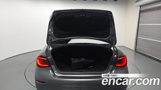 Infiniti Q70 2017 — photo 20