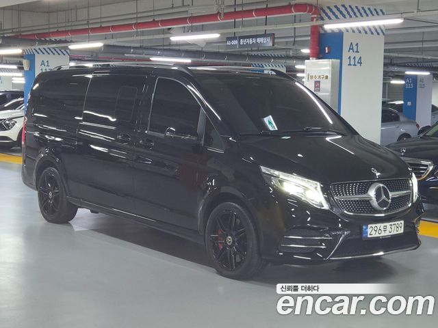 Mercedes-Benz V-Class 2022 — photo 1