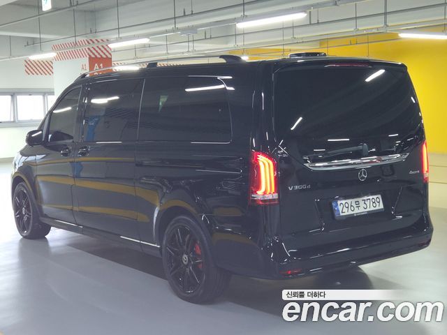Mercedes-Benz V-Class 2022 — photo 3