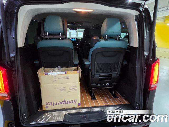 Mercedes-Benz V-Class 2022 — photo 7