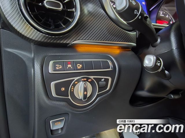 Mercedes-Benz V-Class 2022 — photo 17