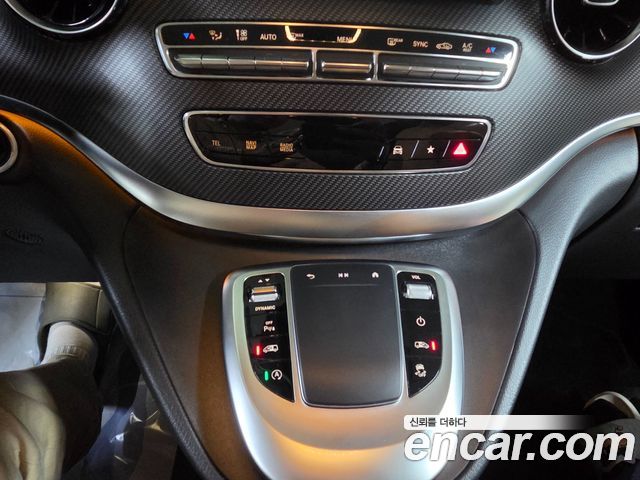 Mercedes-Benz V-Class 2022 — photo 19