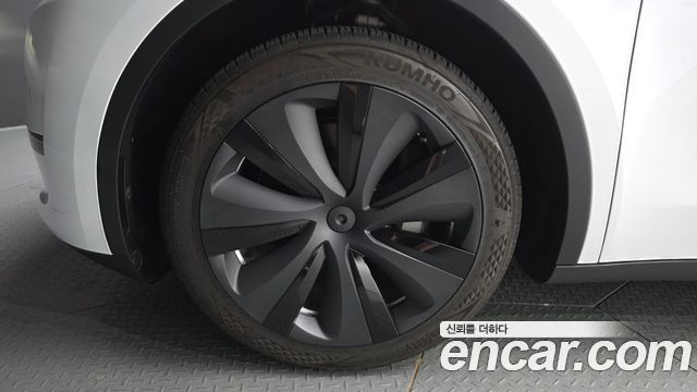 Tesla Model Y 2023 — photo 5