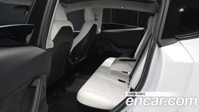 Tesla Model Y 2023 — photo 17
