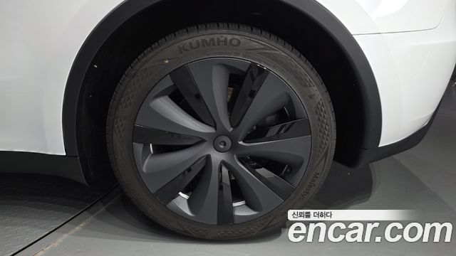 Tesla Model Y 2023 — photo 7