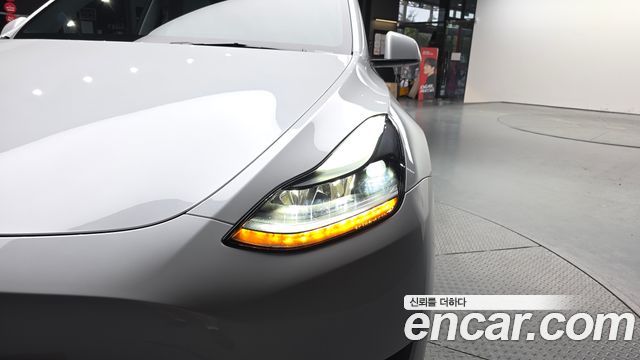 Tesla Model Y 2023 — photo 8