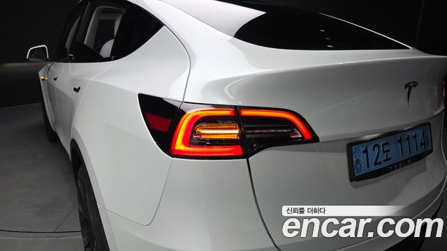 Tesla Model Y 2023 — photo 9