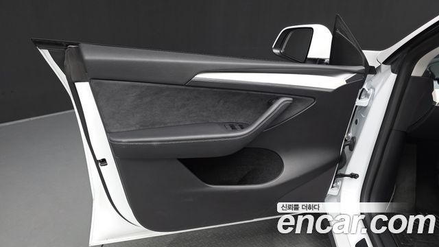 Tesla Model Y 2023 — photo 14