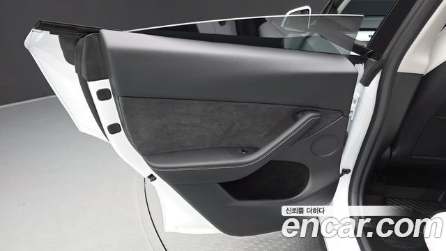 Tesla Model Y 2023 — photo 15