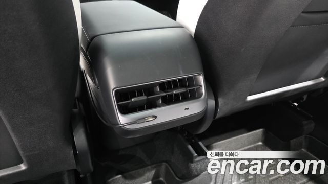 Tesla Model Y 2023 — photo 34