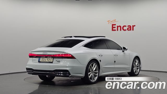 Audi A7 2022 — photo 2