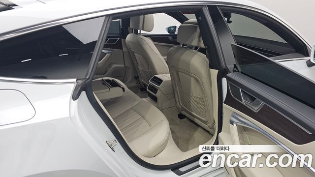 Audi A7 2022 — photo 18