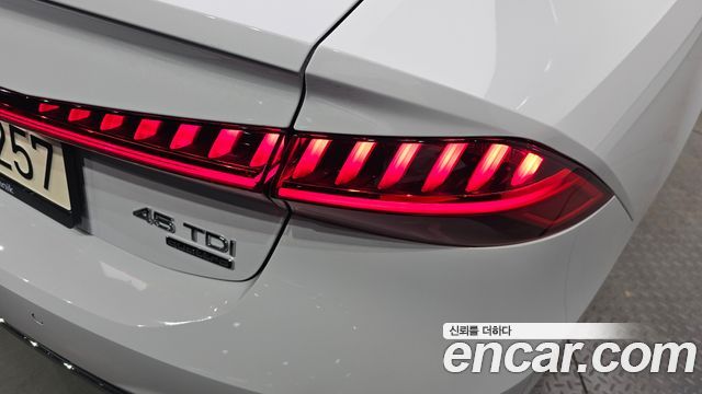 Audi A7 2022 — photo 9