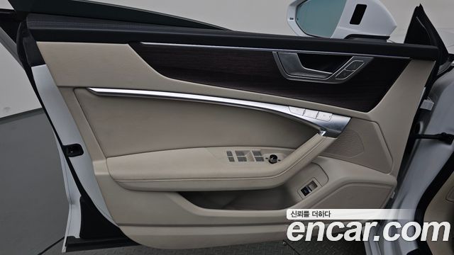 Audi A7 2022 — photo 14