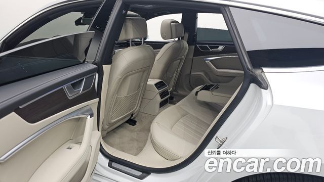 Audi A7 2022 — photo 16
