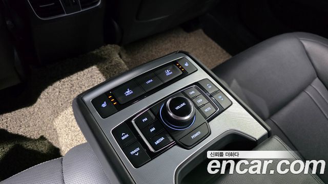 Genesis G80 2019 — photo 25