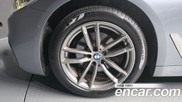 BMW 5-Series 2018 — photo 5