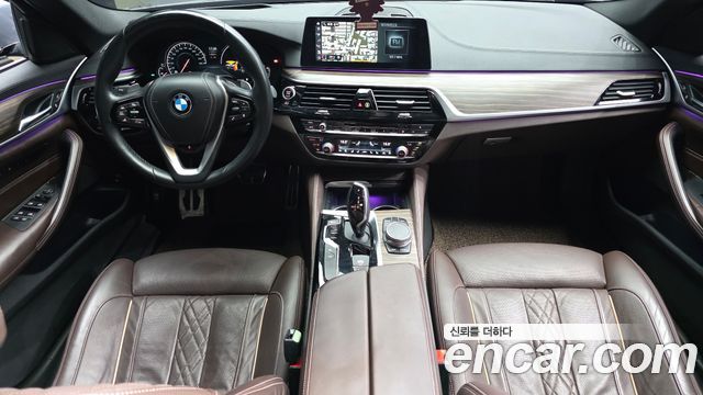 BMW 5-Series 2018 — photo 10